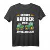 Großer Bruder von Zwillingen Traktor Bauer Geschenk T-Shirt - Perfekt für Geschwisterverkündung und Bauernhof-Fans