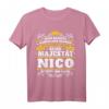 Nico Name Lustiges Majestät Shirt – Personalisierte Geschenkidee für Männer mit dem Namen Nico, King mit Krone für Geburtstag, Weihnachten, Festival & Party