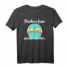 Brothers from Another Mother - Beste Freunde T-Shirt für Brüder, Schwestern & enge Freunde, Perfektes Geschenk für Familien & Freunde
