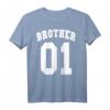 Bruder 01 T-Shirt für den Großen Bruder und Kleinen Bruder – Lustiges Geschenk im Highschool Style für Geschwisterpaare zum Geburtstag und zu jedem Anlass