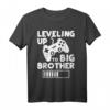 Leveling Up To Big Brother - Großer Bruder T-Shirt als Geschenkidee für zukünftige Brüder, Geschwister & Freunde