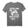 Leveling Up To Big Brother - Großer Bruder T-Shirt als Geschenkidee für zukünftige Brüder, Geschwister & Freunde
