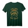 Waschbär Retro Live Fast Eat Trash Lustiges Geschenk T-Shirt – Perfekt für Tierliebhaber, Tierpfleger & Tierschützer zu Weihnachten, Geburtstag, Muttertag & Vatertag