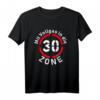 Runder Geburtstag Vollgas in die 30er Zone T-Shirt – Perfektes Geschenk für Autoliebhaber, Schrauber und Freunde zum 30. Geburtstag