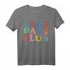 Lustiges Vatertag T-Shirt für Männer & Frauen - Buntes Retro Design im Cool Dads Club Style mit humorvollem Spruch