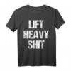 Lift Heavy Shit Lustiges Muskel Fitnessstudio Workout T-Shirt – Motivationsshirt für Kraftsport, Geschenkidee für Männer, Frauen & Sportfans