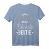 Jede Brünette braucht ein blondes Bestie-Geschenk - Freundinnen T-Shirt für Geburtstage, Weihnachten & Muttertag