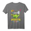 Kinder Dinosaurier T-Shirt zum 6. Geburtstag für Jungen und Mädchen – Klassisch geschnitten, doppelt genähter Saum