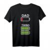 Herren Vatertag T-Shirt für Zwillinge Papa - Lustiges Geschenk für Väter von Zwillingen zu Geburtstag, Jubiläum, Weihnachten & mehr