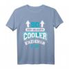 So Sieht Ein Richtig Cooler Erzieher Aus - Lustiges Pädagogen T-Shirt für Jubiläum, Geburtstag & Abschiedsgeschenk