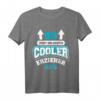 So Sieht Ein Richtig Cooler Erzieher Aus - Lustiges Pädagogen T-Shirt für Jubiläum, Geburtstag & Abschiedsgeschenk