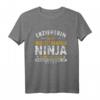 Erzieherin Ninja Kindergarten T-Shirt - Originelles Geschenk für Erzieher, Eltern & Großeltern zu Weihnachten, Geburtstag & besonderen Anlässen