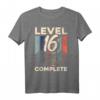 Gamer T-Shirt zum 16. Geburtstag – Level 16 Complete! Lustiges Retro Gaming Outfit für Jungen und Mädchen zum Geburtstag