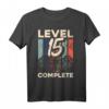 15. Geburtstag Geschenk für Jungen & Mädchen - Level 15 Gamer T-Shirt im Retro Vintage Look für Zocker, Teenager & Party Spaß