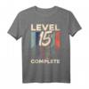15. Geburtstag Geschenk für Jungen & Mädchen - Level 15 Gamer T-Shirt im Retro Vintage Look für Zocker, Teenager & Party Spaß