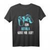 Personalisiertes Gamer T-Shirt mit Spruch 'Ein Attila Gibt Nie Auf!' – Perfektes Geschenk zum Geburtstag für Gamer, Freunde und Sohn