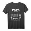 Papa am Tag Gamer in der Nacht Geschenk - Lustiges T-Shirt für Nerds & Geeks, Geburtstags- & Weihnachtsgeschenk für Videospieler
