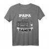 Papa am Tag Gamer in der Nacht Geschenk - Lustiges T-Shirt für Nerds & Geeks, Geburtstags- & Weihnachtsgeschenk für Videospieler