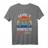 Lustiges Retro-Design zum 7. Hochzeitstag - Level 7 Gamer T-Shirt mit Videospiel-Controller & Vintage-Style als Geschenkidee