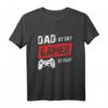 Dad by Day Gamer by Night - Papa Vatertagsgeschenk T-Shirt mit Botschaft für den besonderen Vater