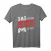 Dad by Day Gamer by Night - Papa Vatertagsgeschenk T-Shirt mit Botschaft für den besonderen Vater