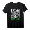 Geschenk zum 17. Geburtstag - Gamer T-Shirt mit 'eat sleep game since 2003' für Jungen, Väter, Brüder & Freunde
