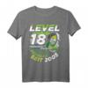 Level 18 Jahre Geburtstagsshirt für Jungen Gamer 2005 - Originelles Gaming Geschenk zum 18. Geburtstag für Zocker und Videospiel-Fans
