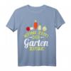 Der Garten ruft Hobbygärtner Gärtner Schrebergarten Geschenk T-Shirt - Lustiges Geschenk für Rentner, Oma, Opa und Gartenliebhaber