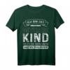 Ich Bin Das Mittlere Kind Das Grund Regel Haben T-Shirt - Lustiges Kinder T-Shirt mit Spruch, Klassisch Geschnitten