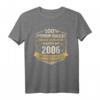 Lustiges 18. Geburtstag T-Shirt für Jungen & Mädchen - Witzige Geschenkidee und Dekoration für den 18. Geburtstag 2006