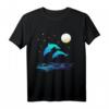 Delfine im Meer mit Mondlicht Damen Herren T-Shirt – Romantische Geschenkidee für Meer- und Wasserliebhaber