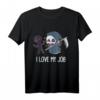 Kawaii Grim Reaper I Love My Job Halloween T-Shirt – Süßes Gothic Sensenmann Design für Halloween Partys & Geschenke für Kawaii & Gothic Fans