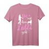 Die Mit Dem Labbi Geht! Hundemama T-Shirt für Labrador Liebhaberinnen - Niedliches Gassi-Outfit für Damen & Hundeliebhaber