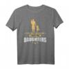 Sie Können Mich Nicht Erschrecken, Ich Habe Zwei Töchter - Lustiges Vatertags- oder Geburtstags-T-Shirt für Väter
