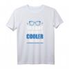 So sieht ein richtig cooler Bruder aus T-Shirt – Originelles Geschenk für große und kleine Brüder zu Weihnachten, Geburtstag & Co.
