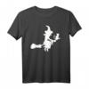 Hexe mit Besen und Katze Kinder T-Shirt – Perfekt für Halloween, Märchenfeste & Kindergeburtstage