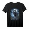 Wölfe auf Hügel mit Mond und Universum Fantasy Natur T-Shirt - Magisches Design für Wolf- und Naturliebhaber