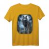 Wölfe auf Hügel mit Mond und Universum Fantasy Natur T-Shirt - Magisches Design für Wolf- und Naturliebhaber