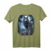 Wölfe auf Hügel mit Mond und Universum Fantasy Natur T-Shirt - Magisches Design für Wolf- und Naturliebhaber
