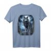 Wölfe auf Hügel mit Mond und Universum Fantasy Natur T-Shirt - Magisches Design für Wolf- und Naturliebhaber