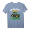 Coole Jungs fahren Traktor - Landwirtschaft Sprüche T-Shirt für Kinder und Trecker-Liebhaber, perfekt als Geschenk zum Geburtstag oder Weihnachten