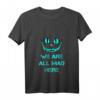 Damen Lustiges Katzen T-Shirt mit V-Ausschnitt - We are all mad here Grinsekatze für Halloween, Weihnachten & Geburtstage