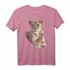 Löwen-Mama mit Baby T-Shirt - Farbenfrohes Afrika Motiv für Wildtiere- und Afrika-Fans