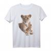Löwen-Mama mit Baby T-Shirt - Farbenfrohes Afrika Motiv für Wildtiere- und Afrika-Fans