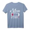 Mama von zwei Jungs leere Batterie T-Shirt – Humorvolles Muttertags- und Weihnachtsgeschenk für Mütter mit Söhnen