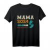 Mama 2024 Wird Geladen - Lustiges Schwangerschafts-T-Shirt zur Verkündung der Schwangerschaft für werdende Mütter