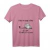 Damen Lustiges Katze T-Shirt 'I Like To Stay In Bed It's Too Peopley Outside' – Witziges Introvertierten-Shirt für jeden Anlass