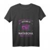 Damen Name Natascha Vorname Feier T-Shirt mit V-Ausschnitt – Personalisiertes Geschenk für Geburtstag, Feier und besondere Anlässe