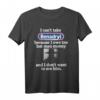 Ich kann Benadryl nicht einnehmen, weil ich The Hat Man Geld schulde T-Shirt - Lustiges Grafik-T-Shirt für Geburtstage, Feiertage & Geschenkideen