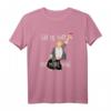 Give me baby one more wine - Humorvolles Wein & Popmusik T-Shirt für Weinliebhaber & Gelegenheitstrinker